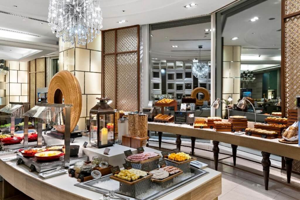 Grande Centre Point Terminal 21 Hotel Breakfast: Huge Spread & Delicious!