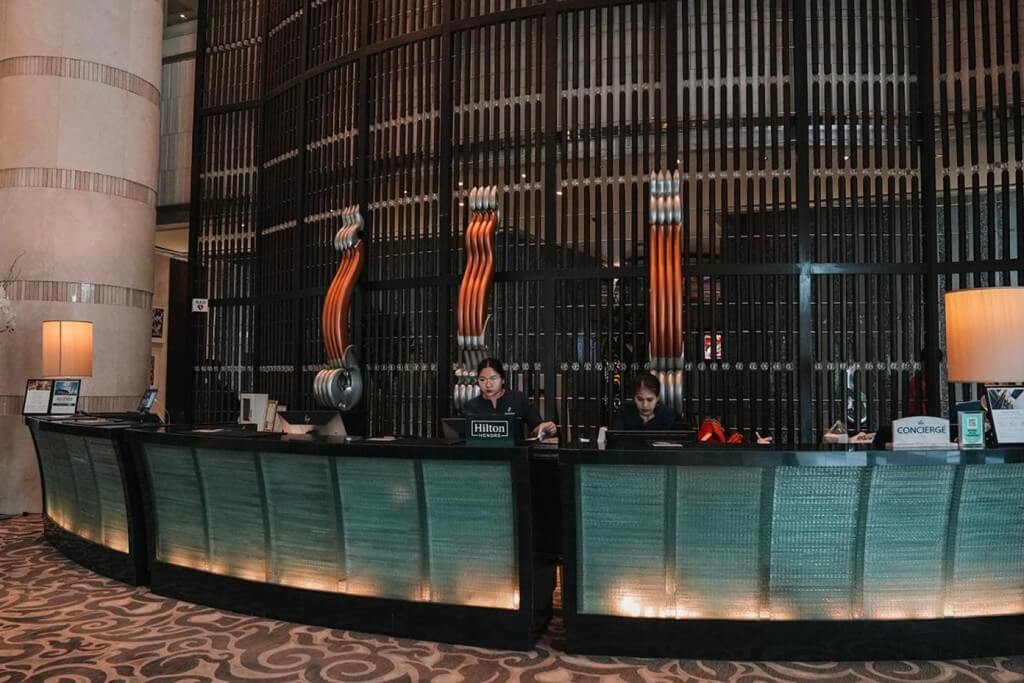 Hilton Bangkok Grande Asoke - The front desk staff is super professional and really friendly.