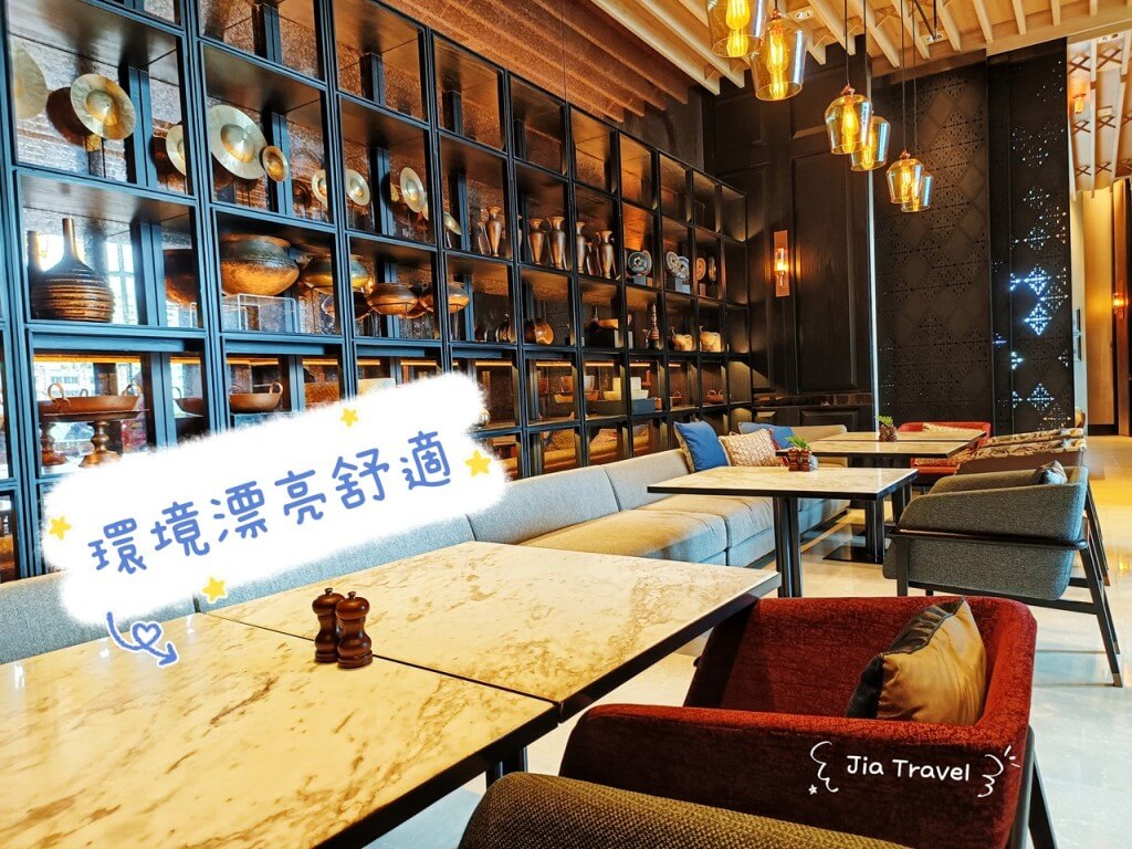 Elegant, spacious, and clean dining room at Market Cafe by Khao in Grand Hyatt.