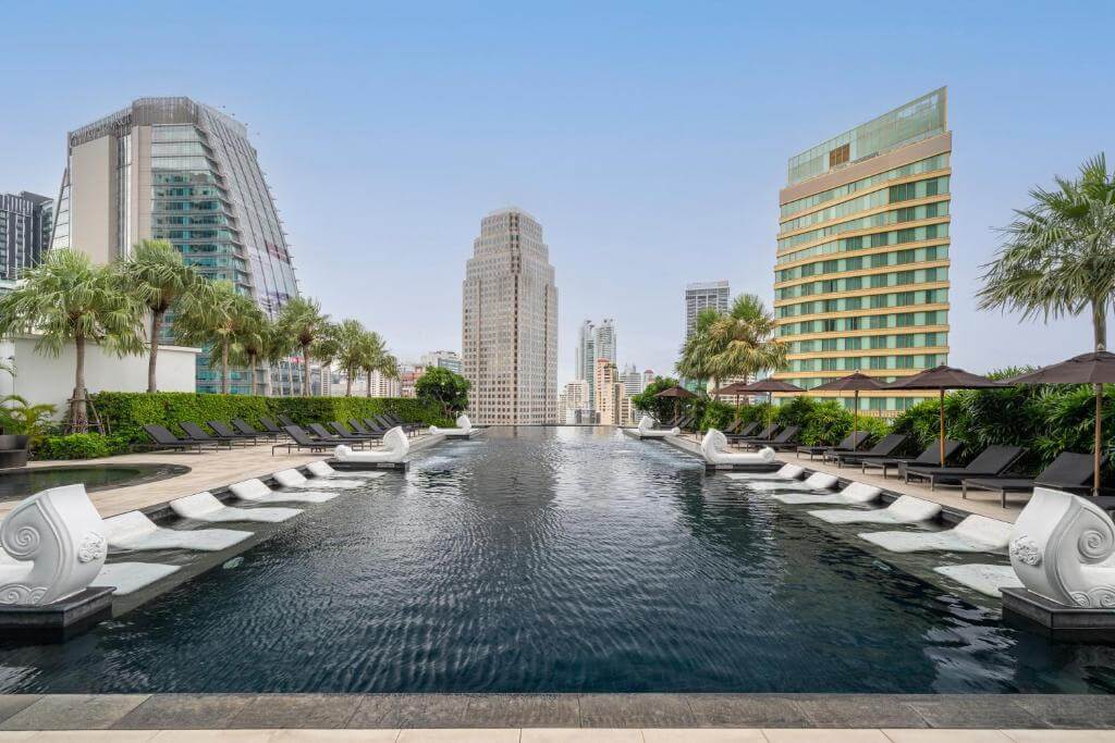 Grande Centre Point Terminal 21's Rooftop Infinity Pool with Stunning Bangkok Skyline Views.