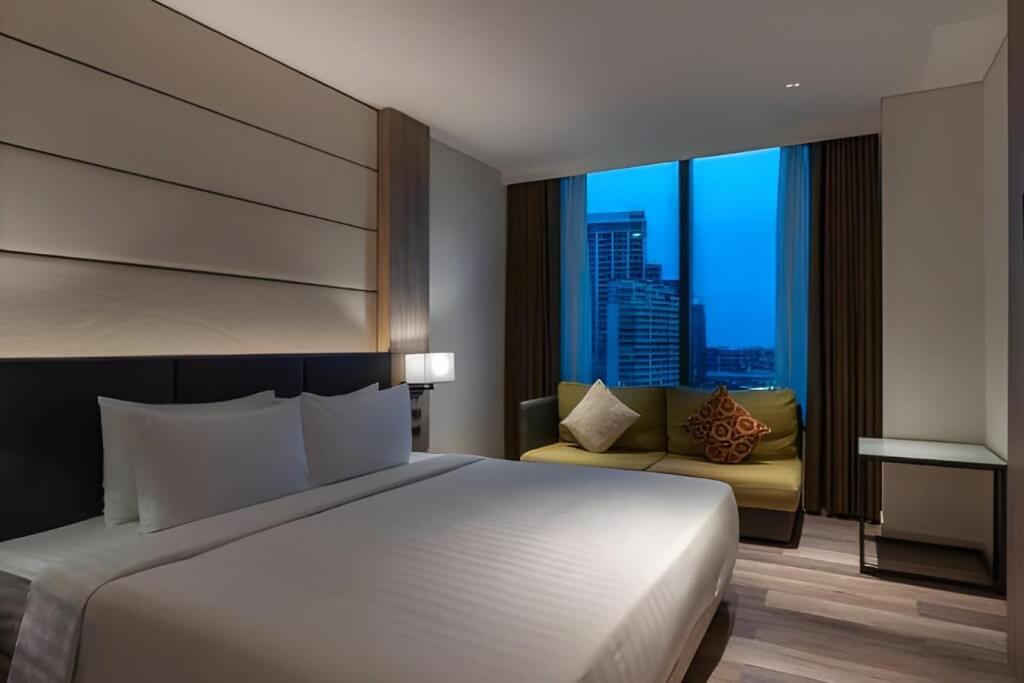 Solaria Nishitetsu Hotel room – Japanese minimalist design with comfy space.