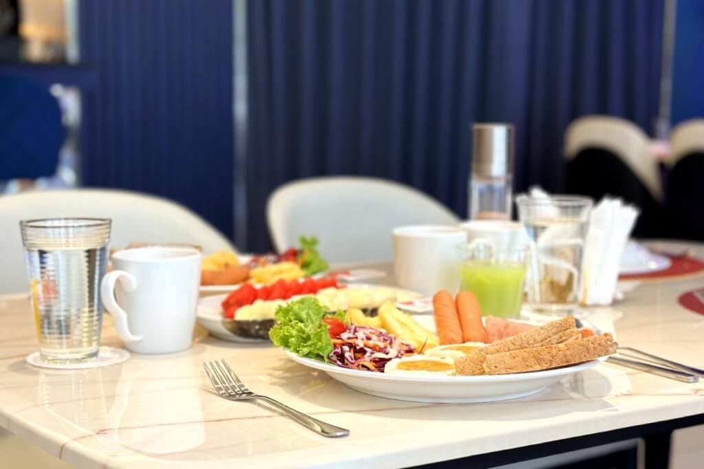 SQ Boutique Hotel offers a made-to-order breakfast, served until 2:00 PM.