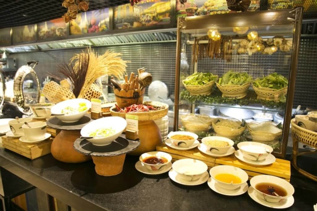Breakfast buffet at DoubleTree by Hilton Sukhumvit Bangkok – plenty of Thai and American picks.