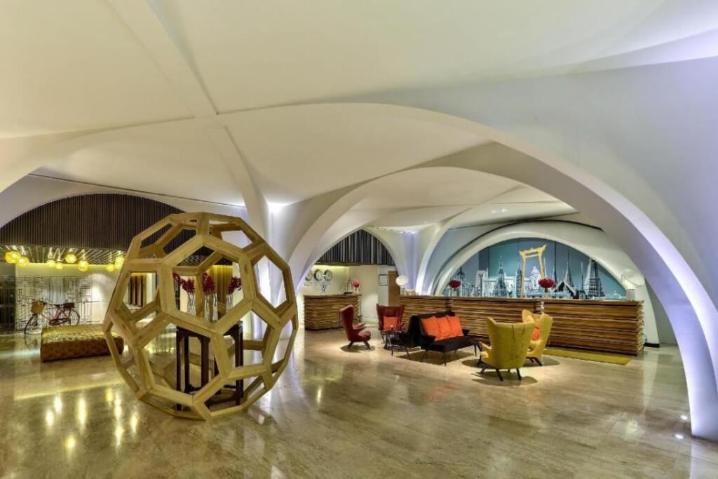 The lobby of the DoubleTree by Hilton Bangkok Sukhumvit Hotel feels just as fancy as an art gallery.