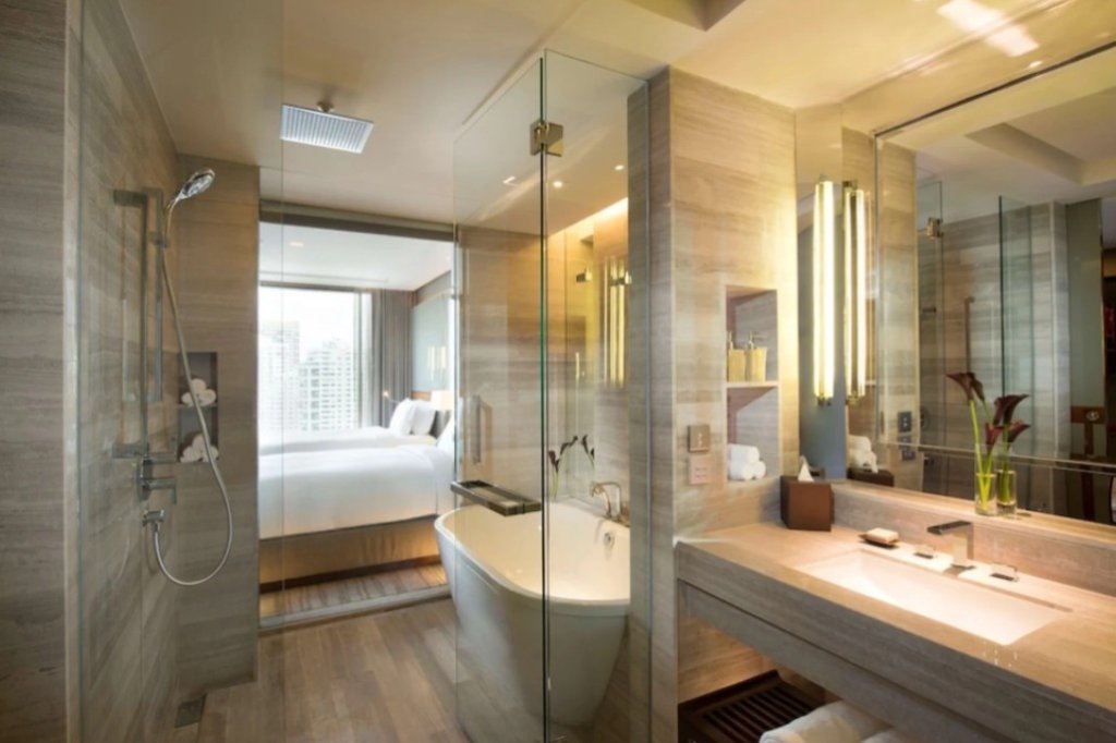 Hilton Sukhumvit Bangkok bathroom with separate shower and bathtub, spacious and clean