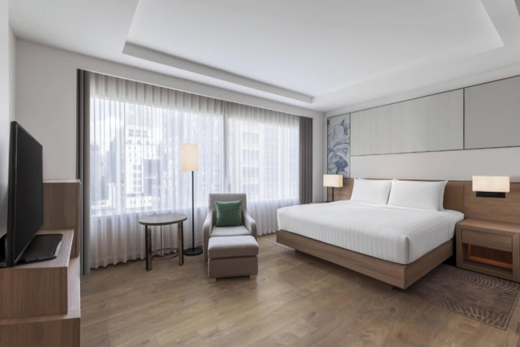 Spacious king bed room at Courtyard Bangkok with good natural lighting