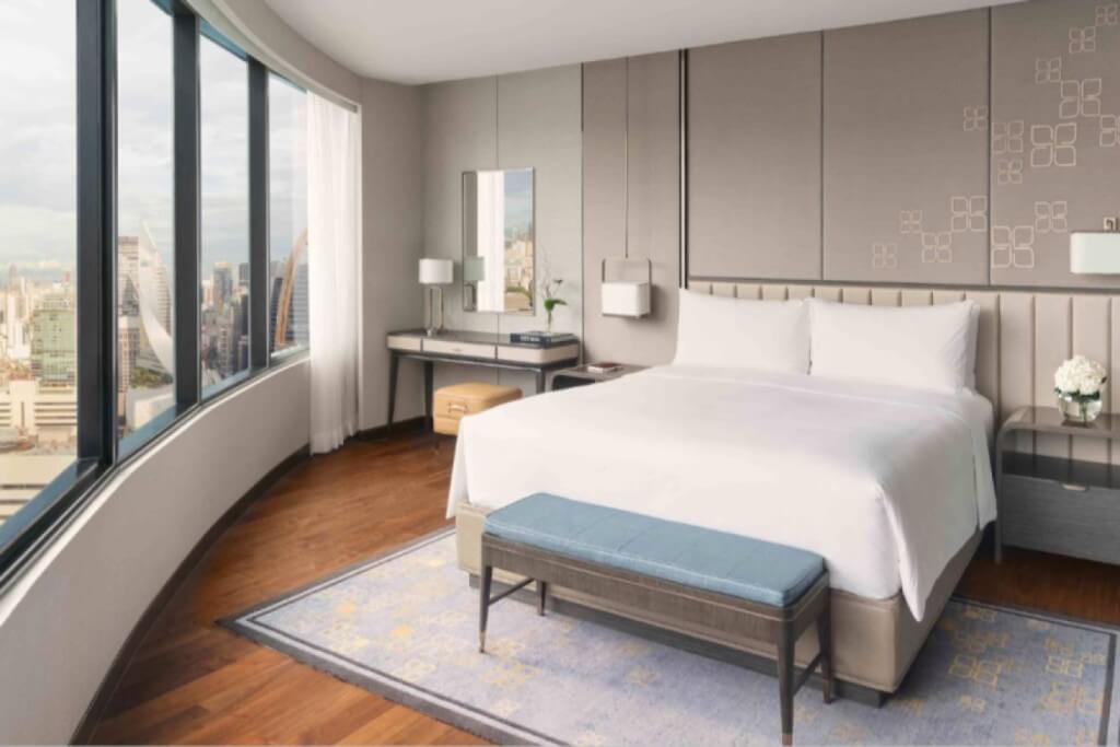 Intercontinental Bangkok large windows with excellent natural light and open city view