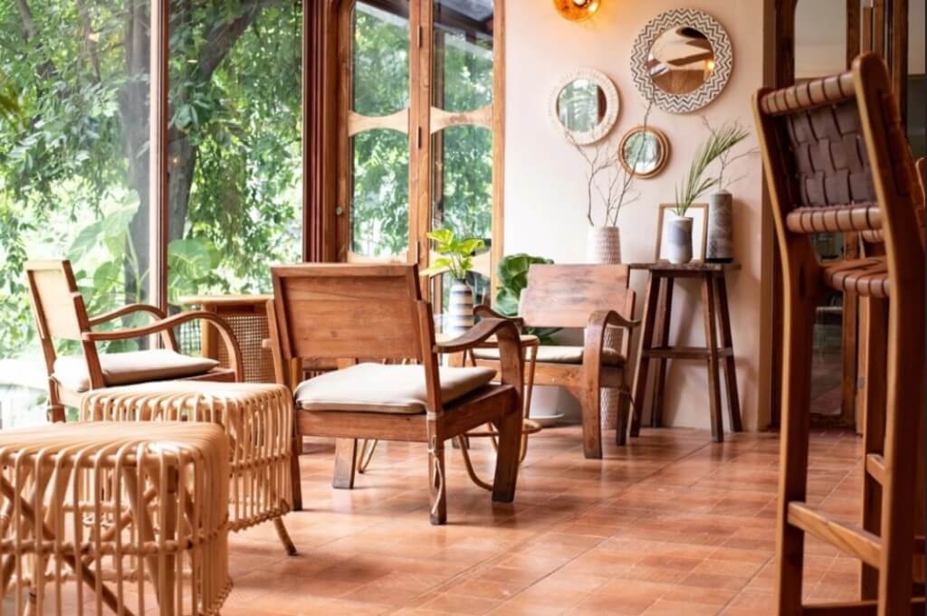 The lounge area at Tints of Blue Hotel Bangkok is full of that classic Thai style — super chill and totally relaxing.
