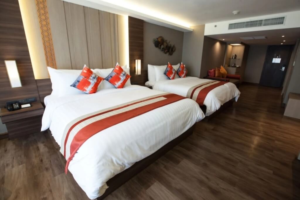 Arte Hotel Bangkok twin bed room with modern design