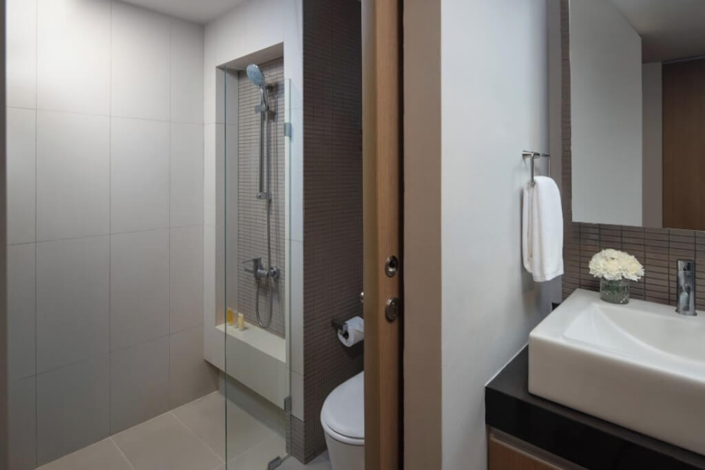 Citadines Sukhumvit 8 has a bathroom with a separate shower area.