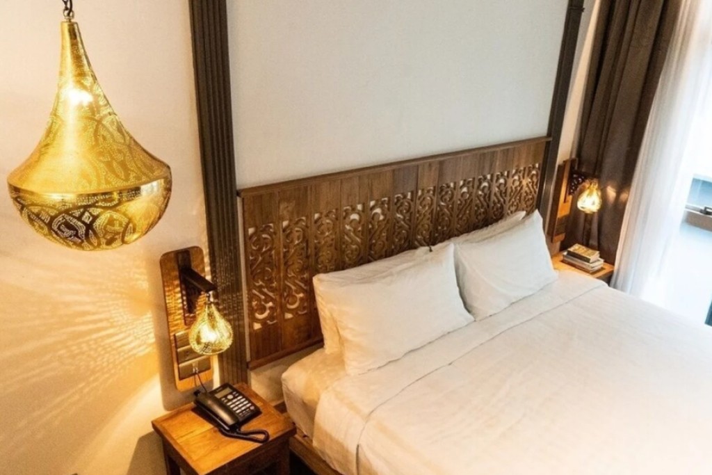 Tints of Blue Hotel Bangkok has serious vintage Thai vibes inside. The whole place is decked out with retro Thai decor.