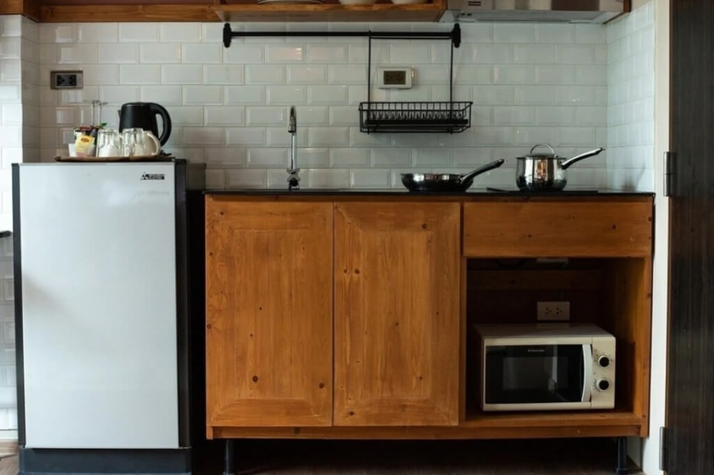 Some rooms at Tints of Blue Hotel Bangkok come with a small kitchenette, so you can easily whip up a quick meal.