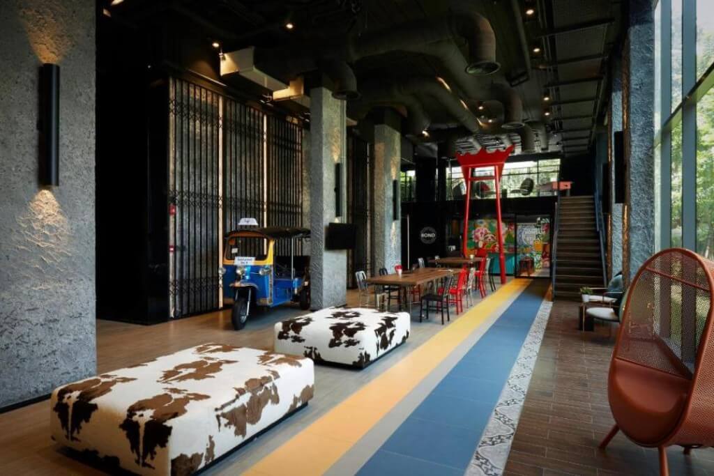 The lobby at lyf Sukhumvit 8 Bangkok is packed with Thai vibes.