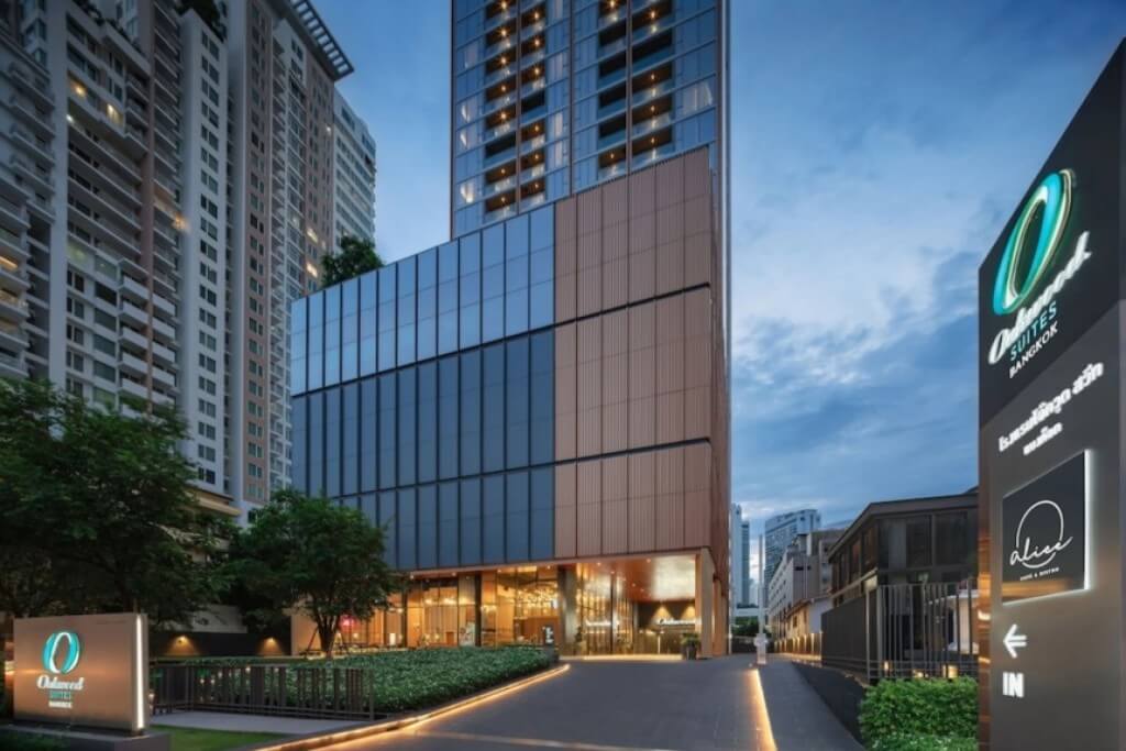 Oakwood Suites Bangkok exterior building in Sukhumvit area