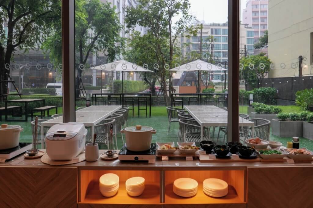 Oakwood Suites Bangkok breakfast