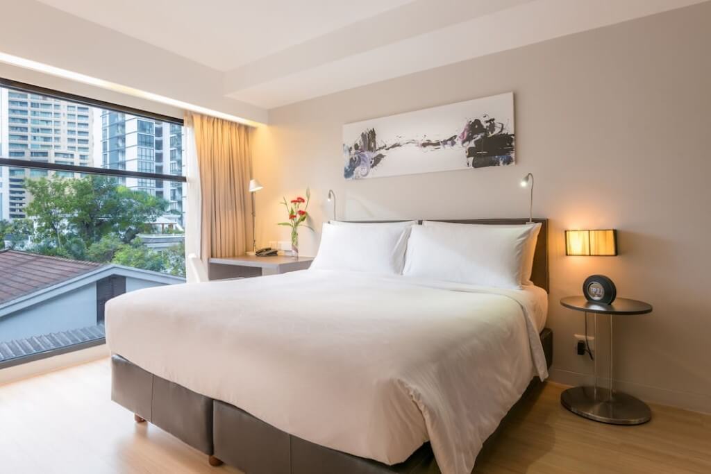 Maitria Hotel Sukhumvit 18 king bed room with spacious layout and modern design