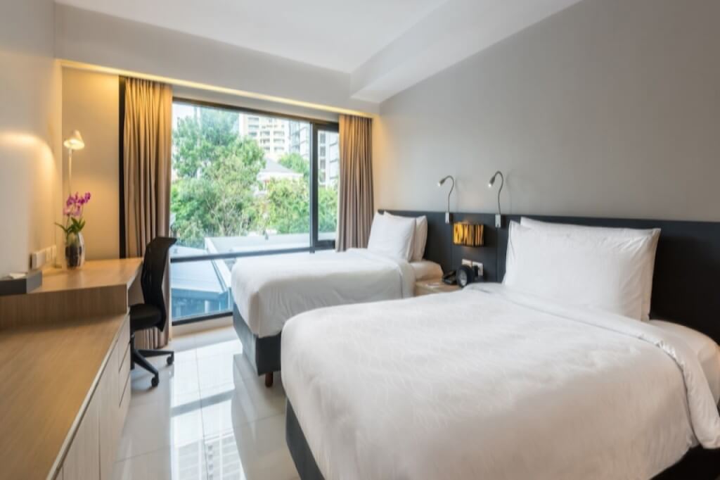 Maitria Hotel Sukhumvit 18 twin bed room with two comfortable single beds