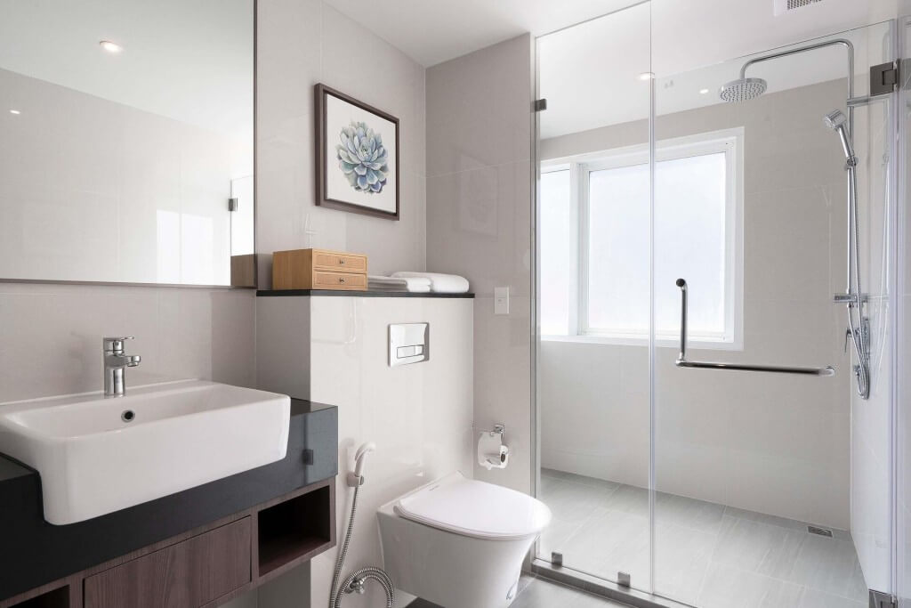 Spacious bathroom with wet and dry separation at Novotel Living Legacy