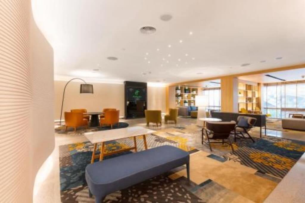 Holiday Inn Bangkok lobby lounge area with comfortable sofa seating