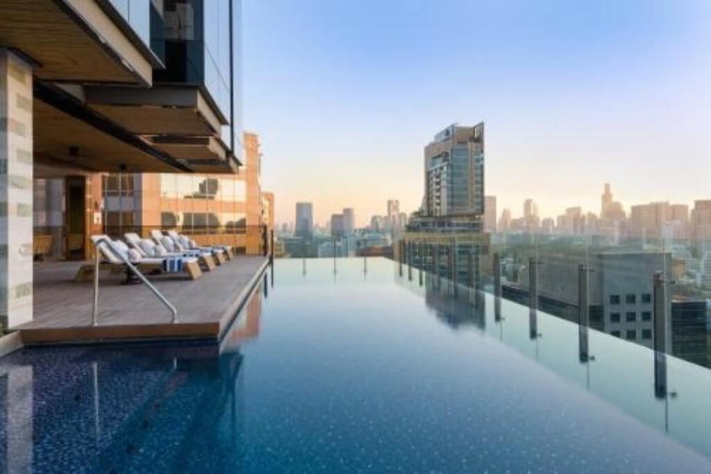 Hotel Indigo Bangkok Wireless Road 24th floor infinity pool with stunning city view over embassy district