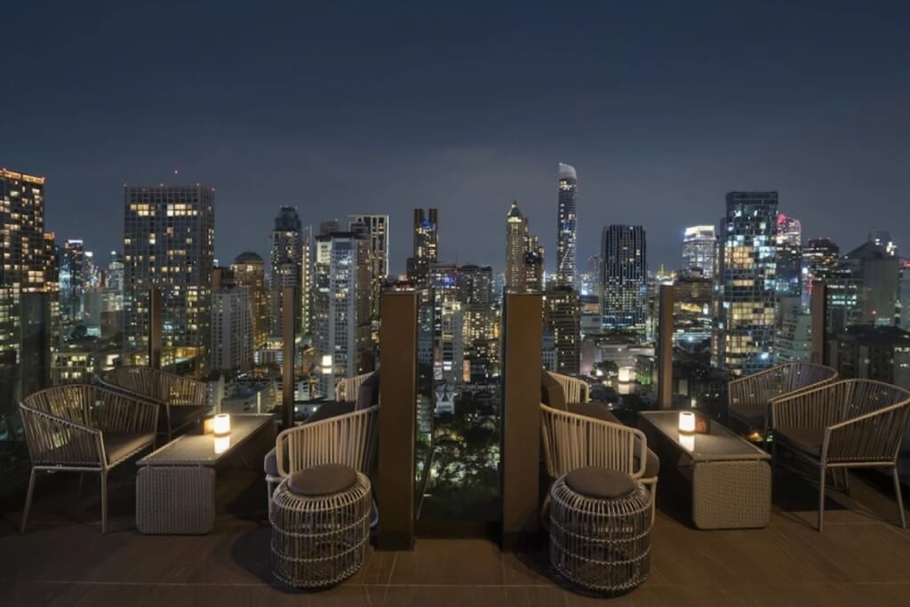 Hotel Indigo Bangkok Wireless Road rooftop bar with panoramic night view and cozy evening atmosphere