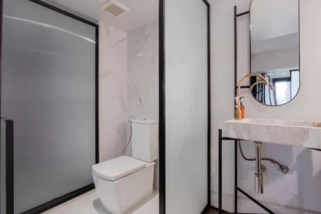IR ON Hotel separate sink shower and toilet layout