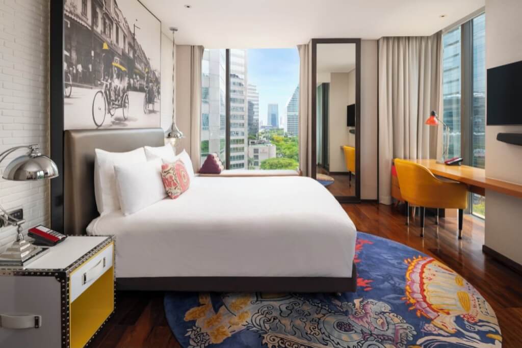 Hotel Indigo Bangkok Wireless Road well-designed room layout with comfortable space