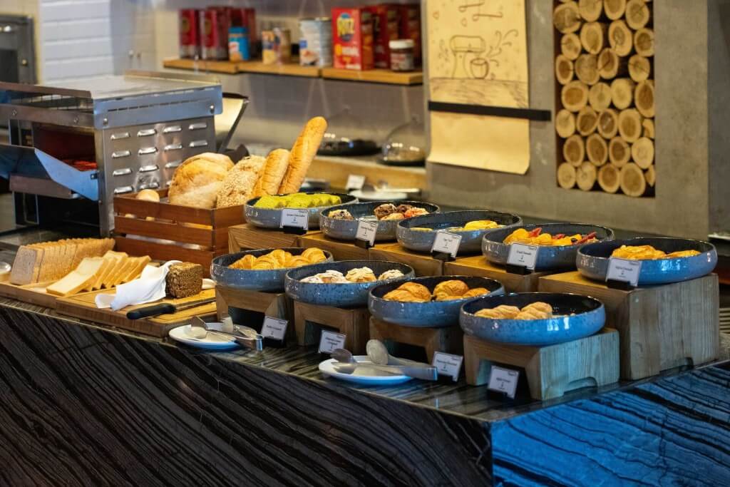 Breakfast buffet at Renaissance Bangkok Ratchaprasong Hotel with Thai and international dishes