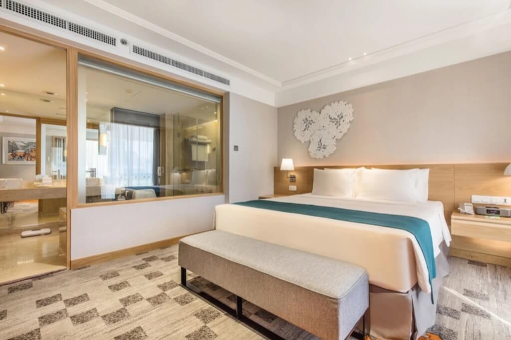 Holiday Inn Bangkok suite walk in bathroom spacious design