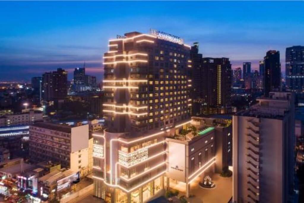 Hotel Nikko Bangkok modern exterior building on Thong Lo area