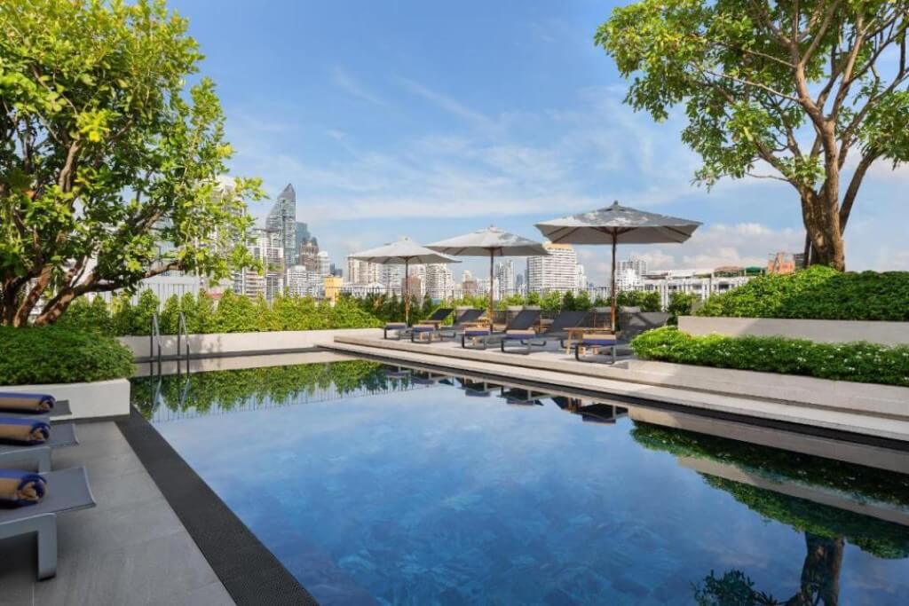 Madi Paidi Bangkok Autograph Collection outdoor swimming pool relaxing atmosphere