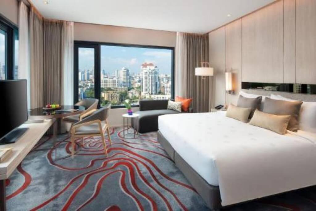 Spacious and clean guest room at Hotel Nikko Bangkok with simple decor and comfortable atmosphere