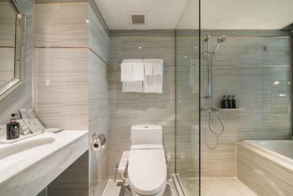 The Salil Hotel Sukhumvit 57 bathroom with separate bathtub and walk-in shower