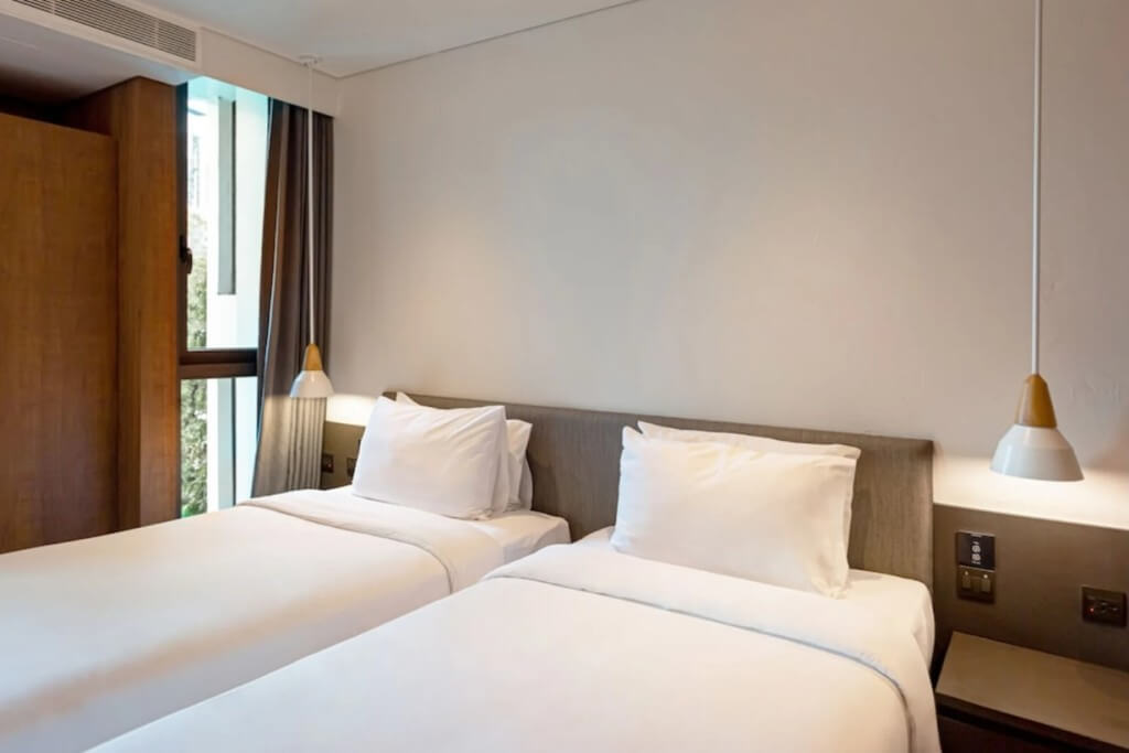 Volve Hotel Bangkok room with wood tone decor and relaxing atmosphere