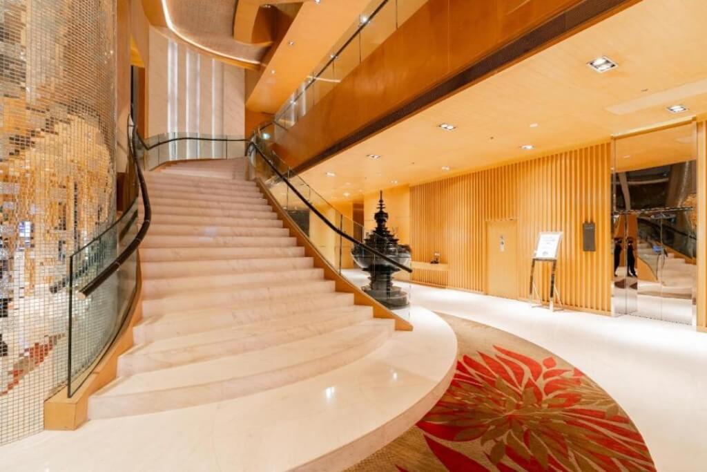 Bangkok Marriott Hotel Sukhumvit lobby grand staircase and elegant seating area