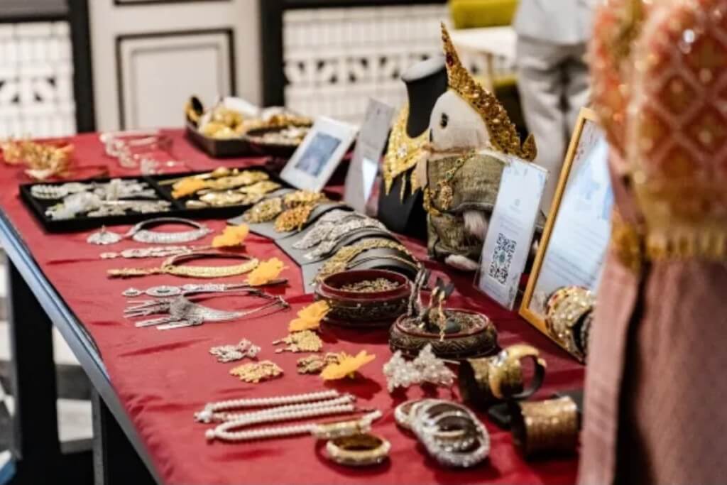 The Salil Hotel Sukhumvit 57 colorful Thai costumes and jewelry accessories for free rental