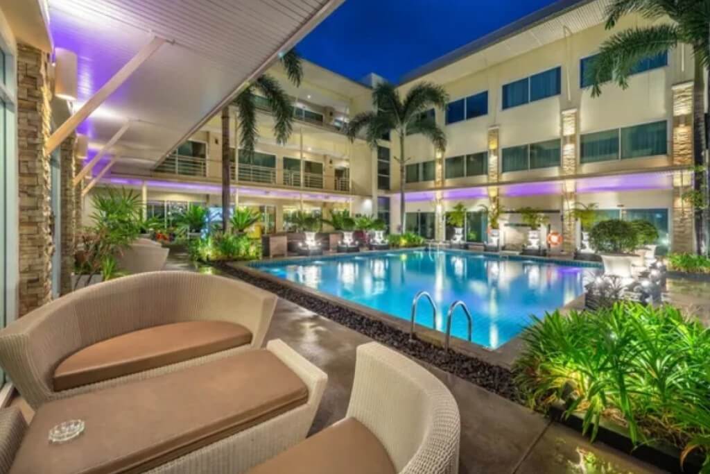 relaxing poolside at Qiu Hotel Sukhumvit