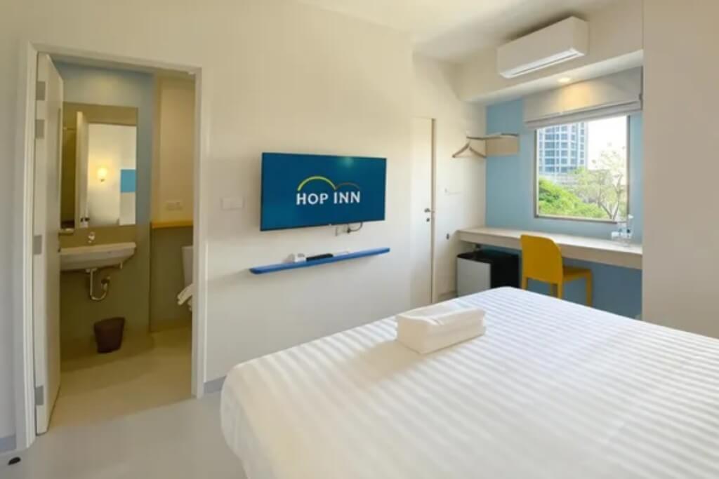 Hop Inn On Nut minimal room design with no unnecessary decorations