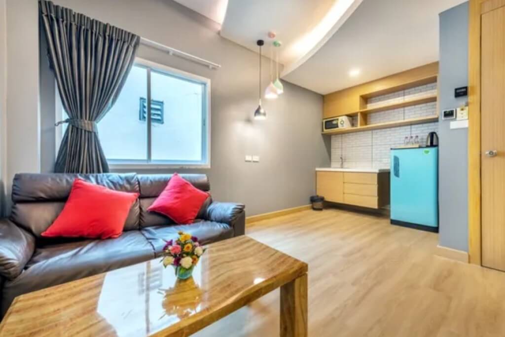 private living room and kitchenette in Qiu Hotel Sukhumvit suite