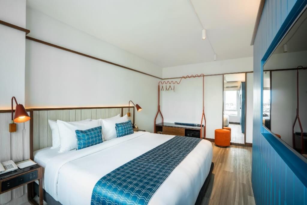Hotel Amber Sukhumvit 85 ocean color scheme and wave-shaped hanger