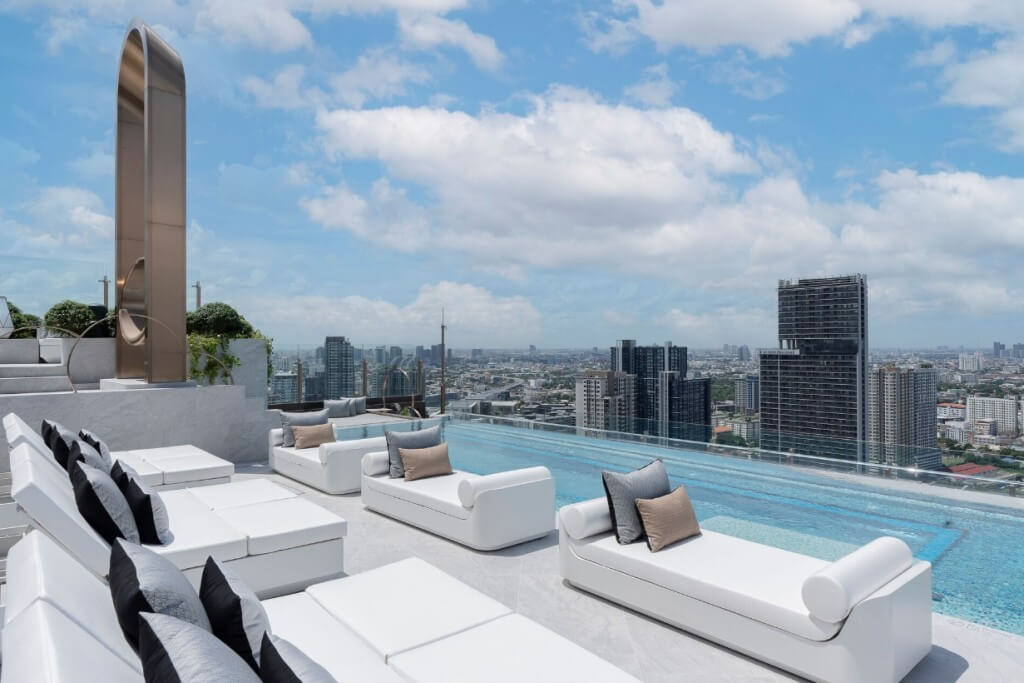 Swimming pool of INNSiDE by Meliá Bangkok Sukhumvit with white and champagne gold design