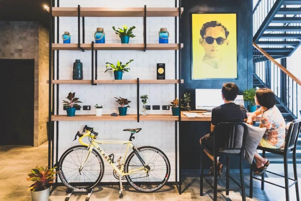 Cross Vibe Bangkok Sukhumvit lobby decor wall with natural light
