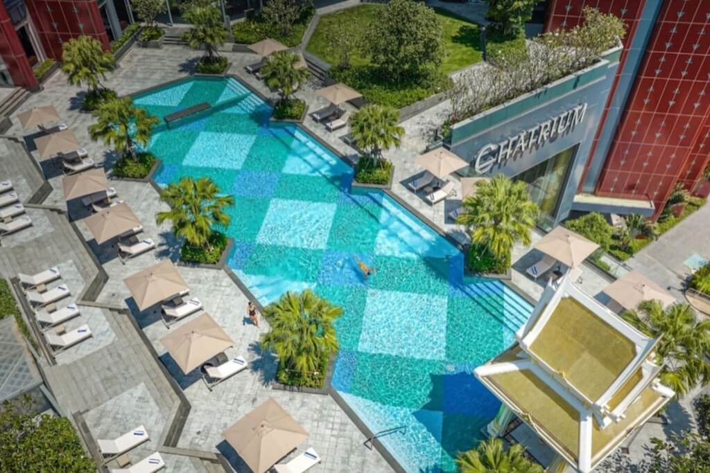 Chatrium Grand Bangkok outdoor swimming pool