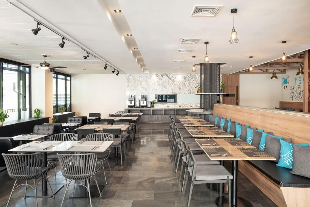 Cross Vibe Bangkok Sukhumvit breakfast seating bright and spacious