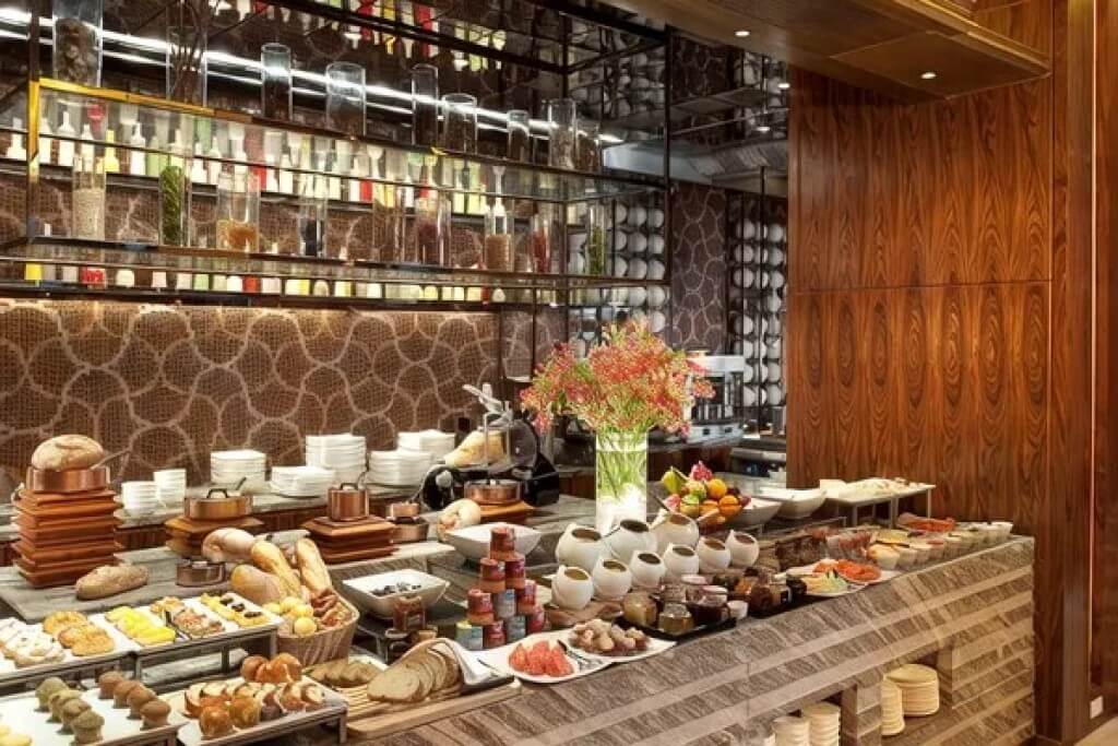 Siam Kempinski Hotel Bangkok breakfast premium a-la-carte dishes and half-buffet style