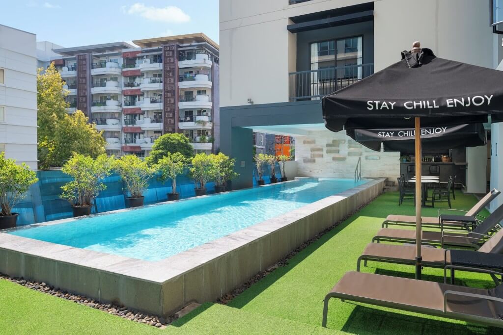 Cross Vibe Bangkok Sukhumvit swimming pool clean and relaxing