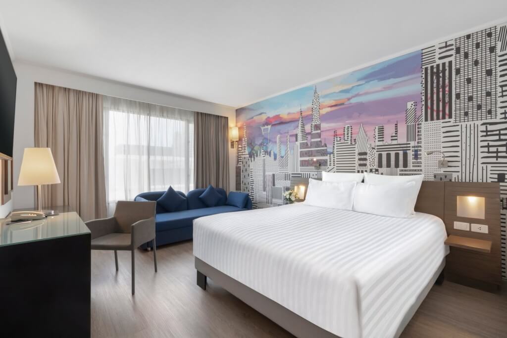 Novotel Bangkok Siam Square standard guest room with bed and workspace