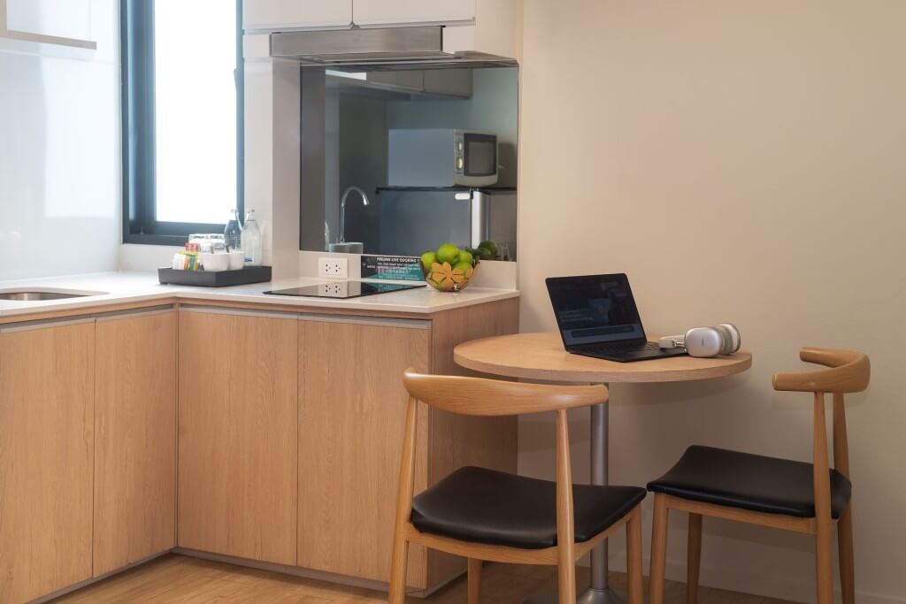 Cross Vibe Bangkok Sukhumvit double room kitchenette IH stove microwave