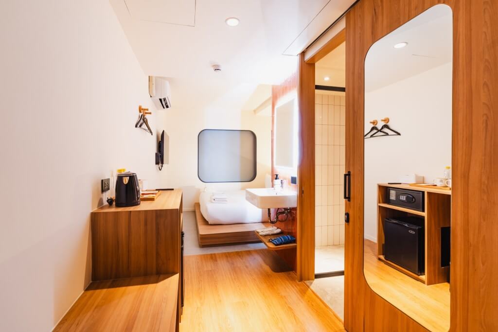 VELA be Bangkok Siam double room safe fridge full-length mirror