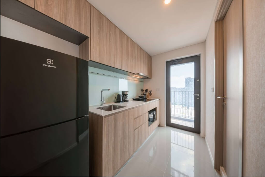 Ramada by Wyndham Bangkok Sukhumvit 87 full kitchen with microwave and refrigerator
